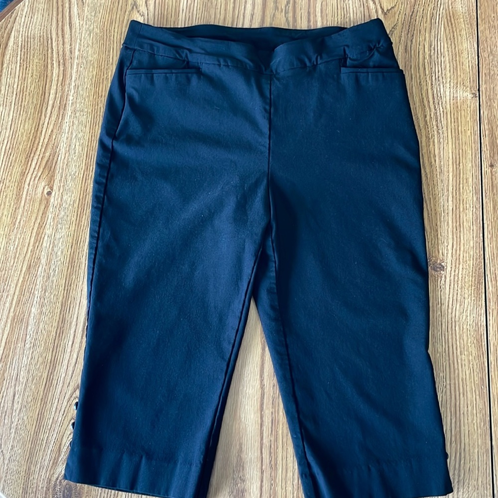 Chico’s ladies size 10 1.5 Black capri